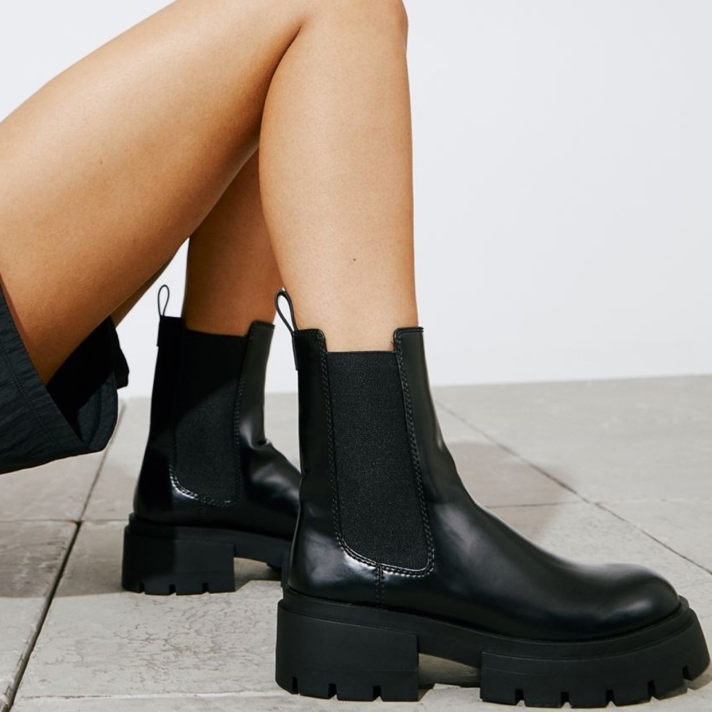 NWOT H&M Chelsea Boot